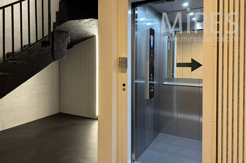 C2357 – Ascenseur