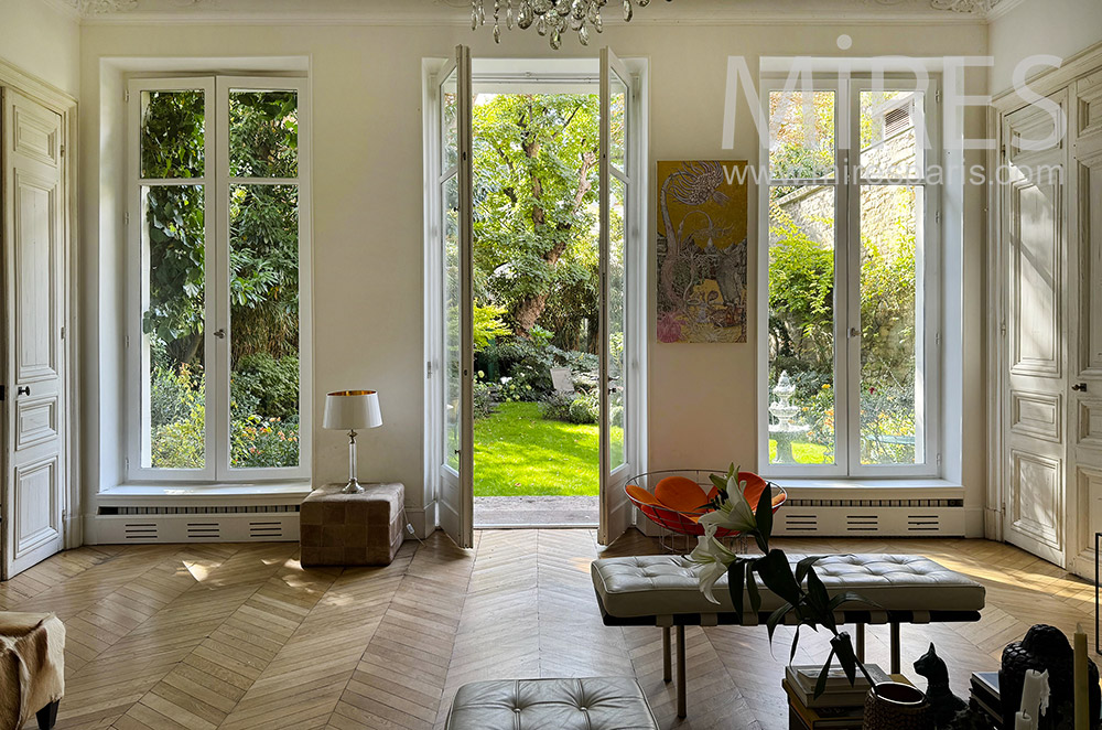 C2361 – Appartement parisien avec jardin