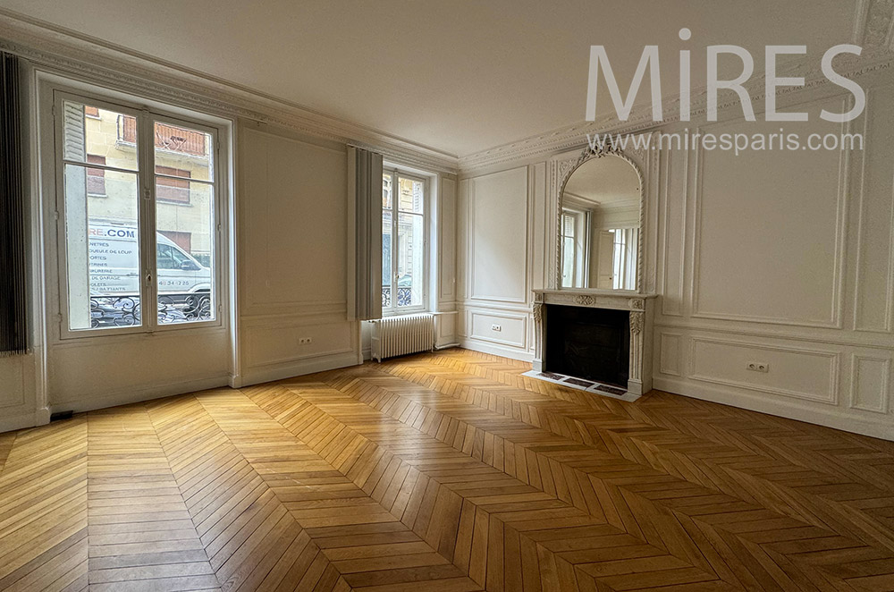 C2378 – Appartement haussmannien vide