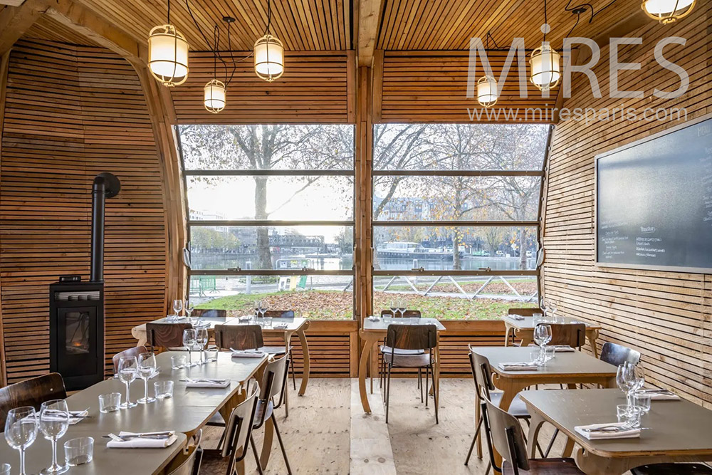 C2278 – Restaurant design en bois