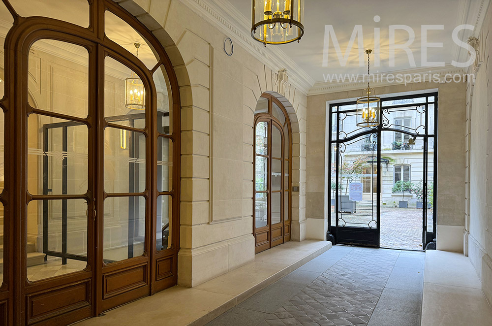 C2370 – Immeuble haussmannien