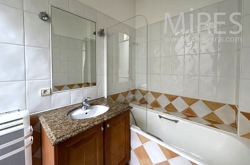 C2371 – Bathroom 1