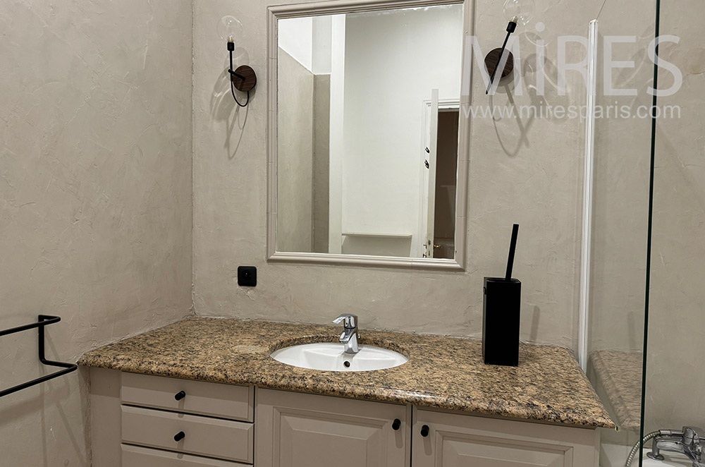 C2371 – Bathroom 2