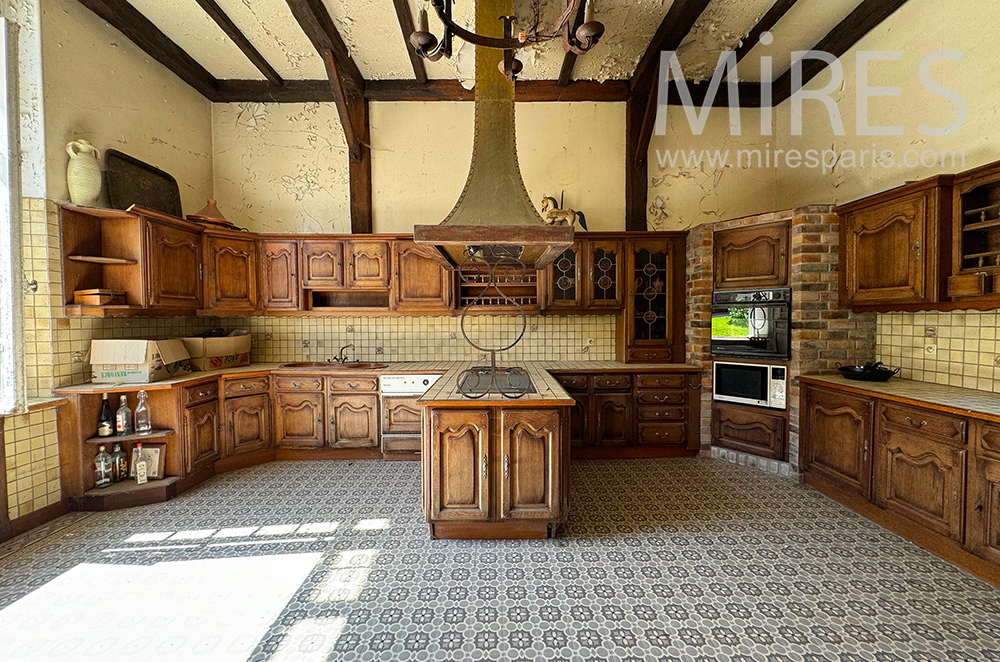 C2398 – Kitchen