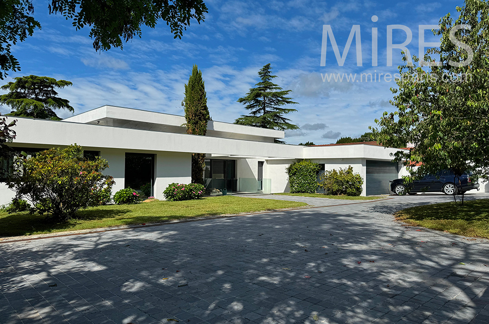 C2401 – Exteriors