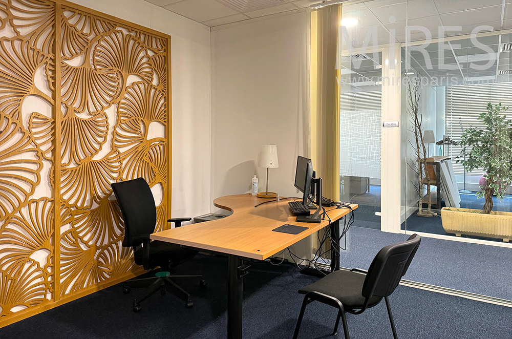 C2407 – Bureau 1