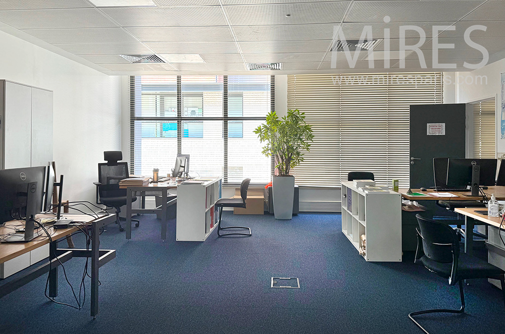 C2407 – Bureau 8