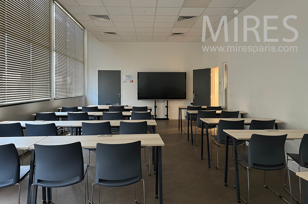 C2407 – Salle de classe 4