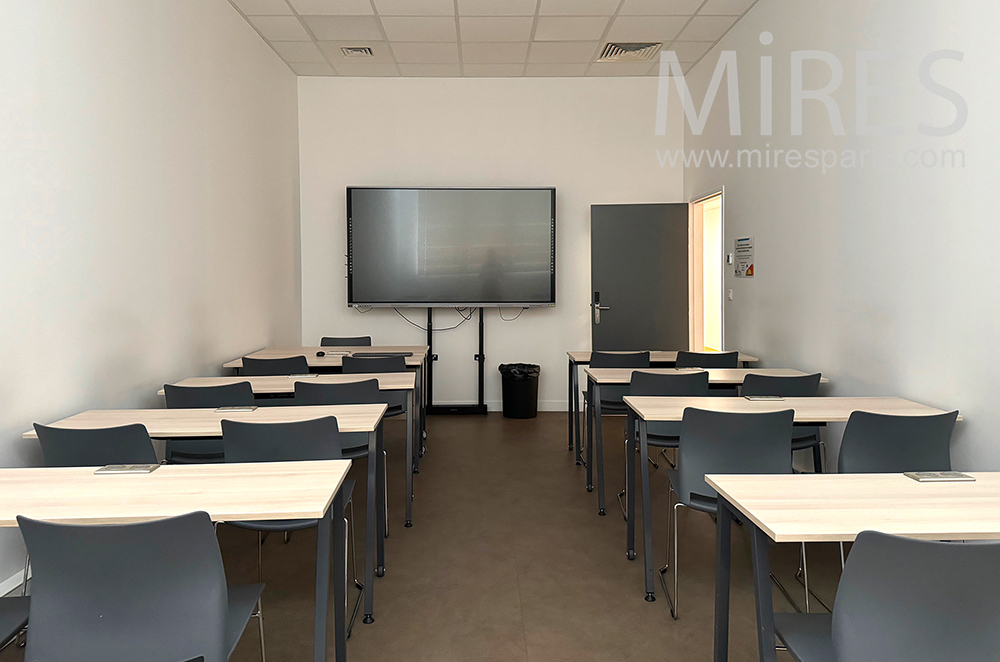 C2407 – Salle de classe 8