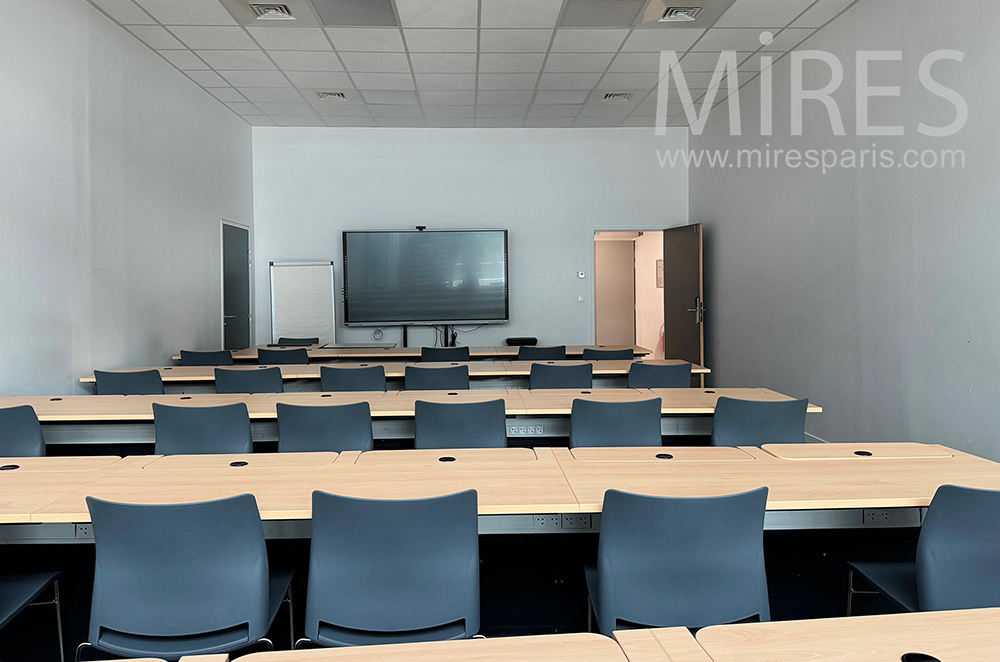 C2407 – Salle de classe 9