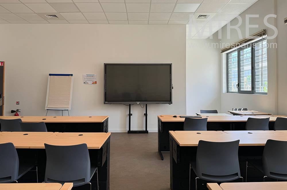 C2407 – Salle de classe 11