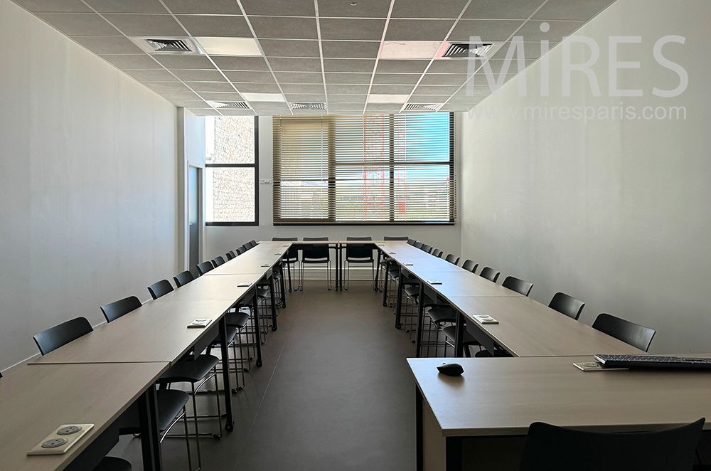 C2407 – Salle de classe 17