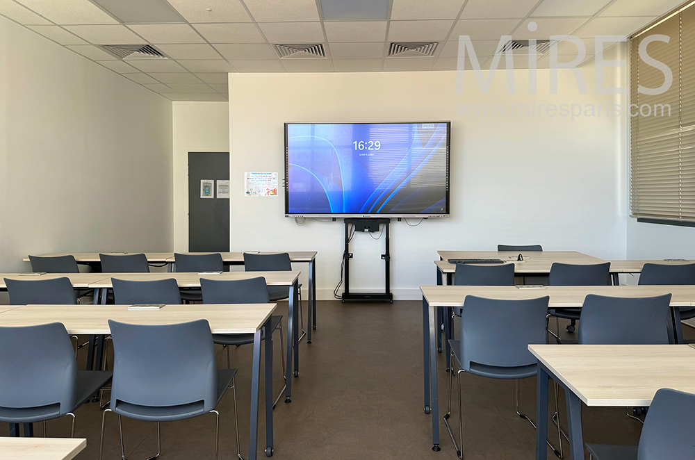 C2407 – Salle de classe 18