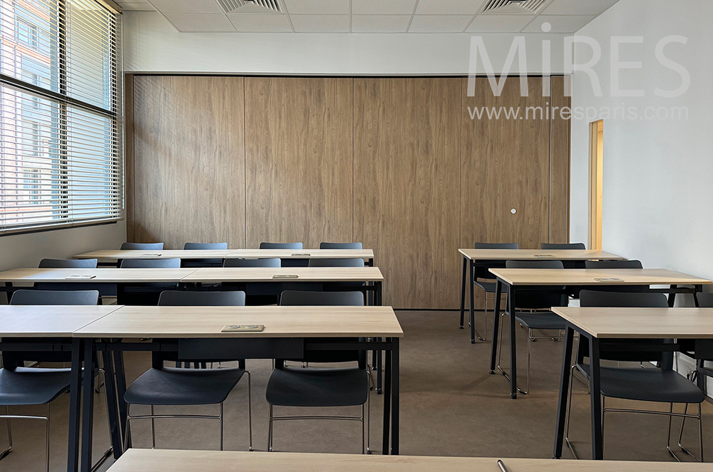 C2407 – Salle de classe 22