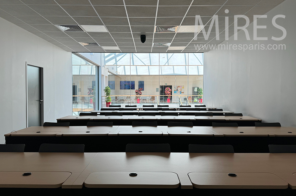 C2407 – Salle de classe 24