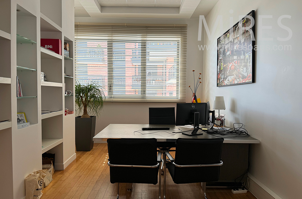 C2407 – Bureau 9