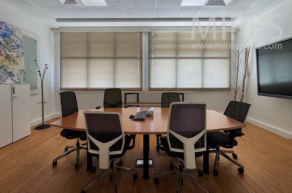 C2407 – Bureau 11
