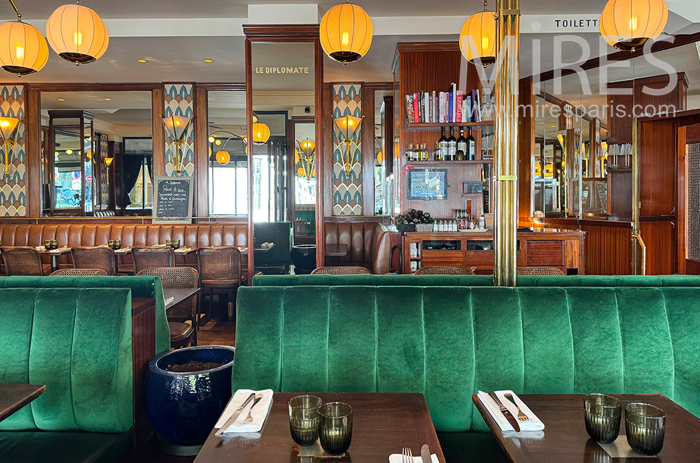 C2410 – Salle de restaurant